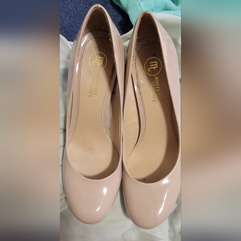 Mootsies Tootsies Women's Cream Pumps